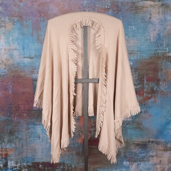 Coldwater Creek Women's Ruana Fringe Knit Wrap Shawl Cape Beige One Size Acrylic - Picture 1 of 5